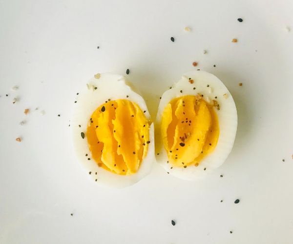 De Perfecte Mix van Gezondheid en Smaak: Een Gids voor Gezonde Hamburgers en het Koken van Eieren